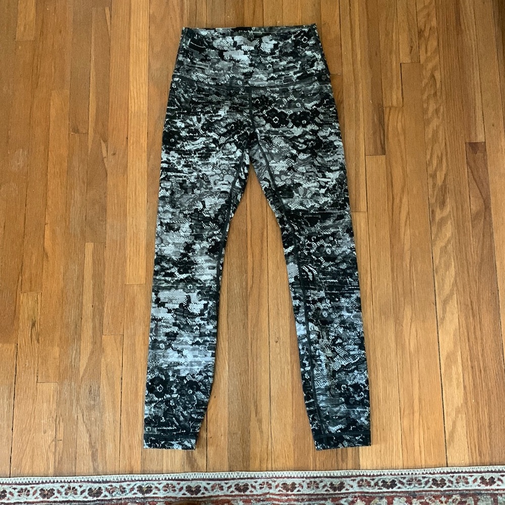 Lululemon Wunder Under Full-on Luxtreme 23” Size 4